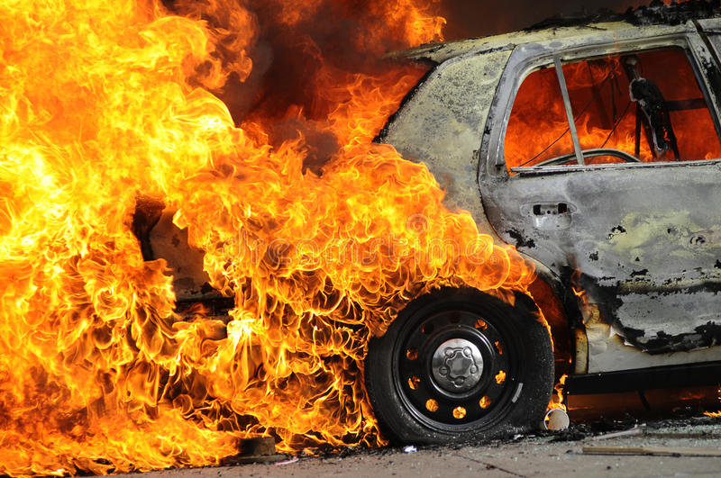 В Запорожской области горел автомобиль