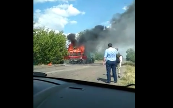 На запорожской трассе сгорел грузовик (Фото, видео)