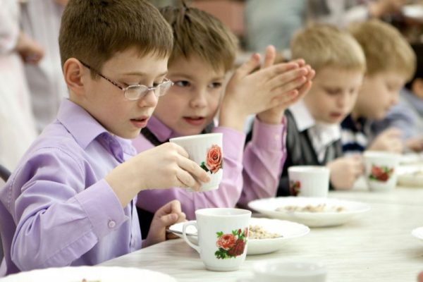 На “тайном” заседании исполкома в Запорожской области решили, что учеников 1-4 классов кормить не будут
