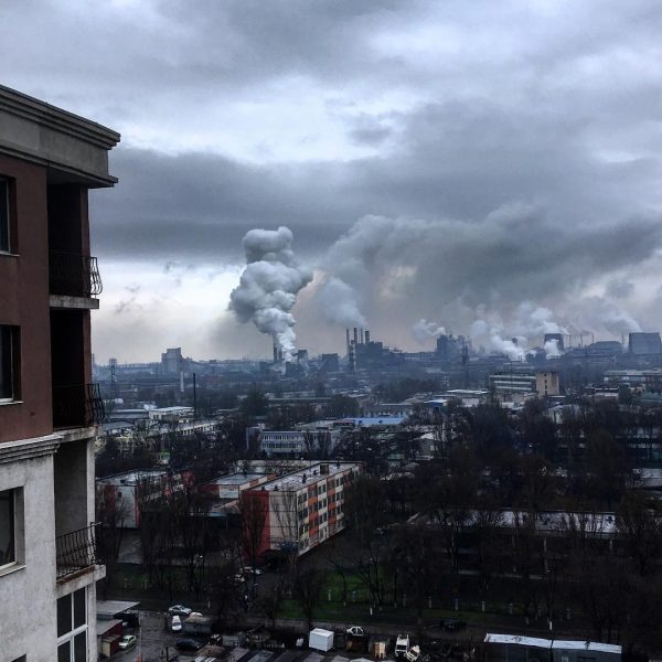 Запорожье стоит в пелене дыма, копоти и газов: в сети появился соответствующий снимок (Фото)