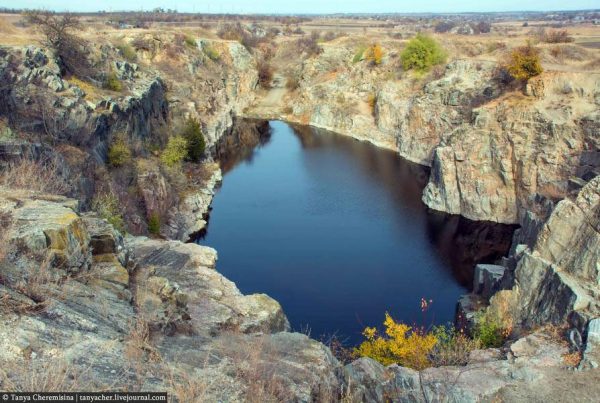 “Вот куда нужно ездить на уикэнд”: в сети появились фото уникального геологического объекта в Запорожской области