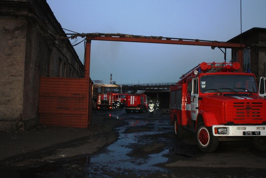 У Запоріжжі сталася пожежа на заводі: була загроза великого вибуху (фото, відео)