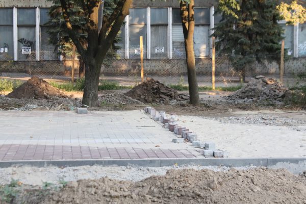 Как в Запорожье проходит реконструкция пешеходной зоны на проспекте Маяковского, – ФОТОРЕПОРТАЖ
