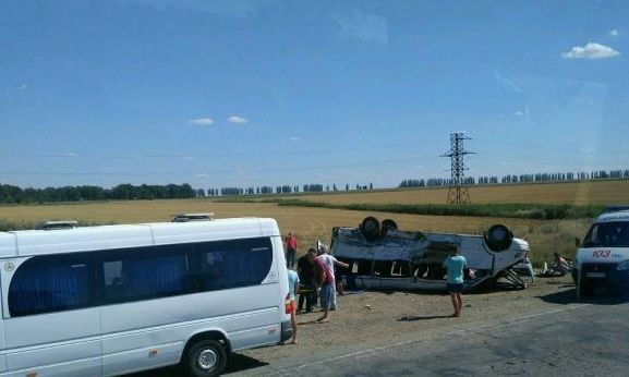 У Запорізькій області маршрутка з відпочивальниками потрапила у ДТП – 5 загиблих, серед них діти (фото, відео)