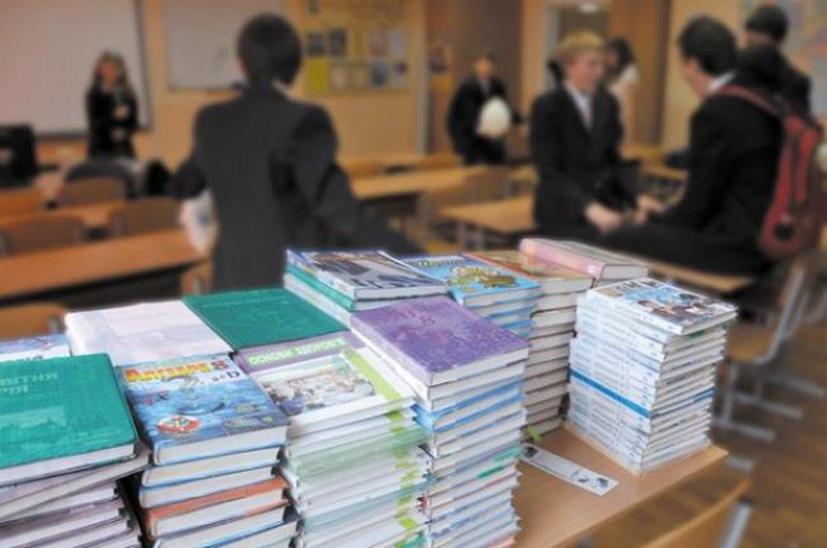 Школьникам в Запорожской области в этом году выдадут новые учебники: учебные заведения получили 109491 экземпляров