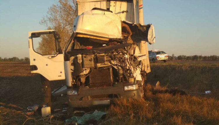 У Запорізькій області вантажівка злетіла з дороги: водія госпіталізували