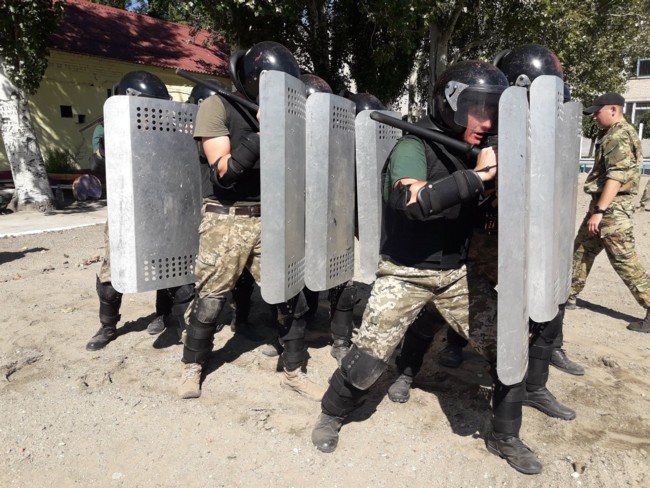 Бунт в колонії: поліцейські у Запорізькій області показали як будуть діяти у надзвичайній ситуації (фото)