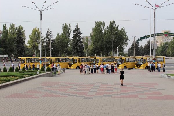Шесть школ в Запорожской области получили новые автобусы