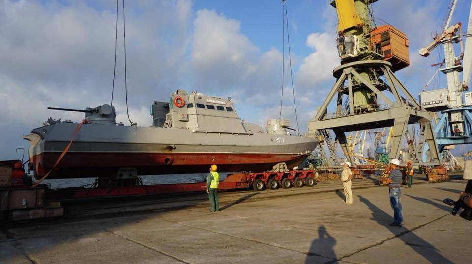 Украина пытается усилить военно-морское присутствие на Азовском море: в Запорожской области уже спустили два бронекатера