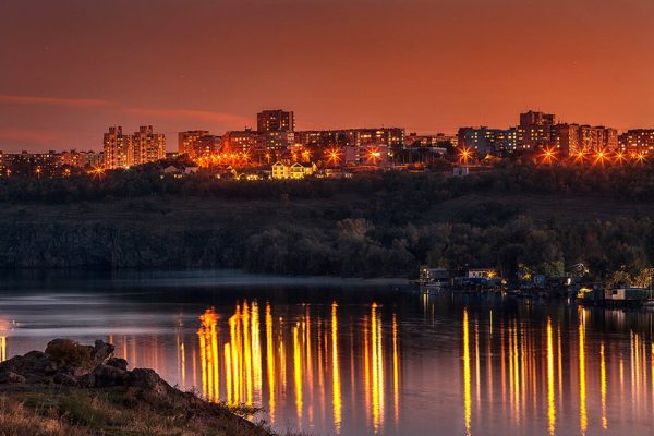 В сети появился захватывающий снимок вечернего Запорожья (Фото)