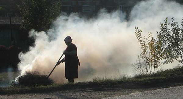 Фотофакт: жители Запорожской области по ночам страдают от едкого дыма