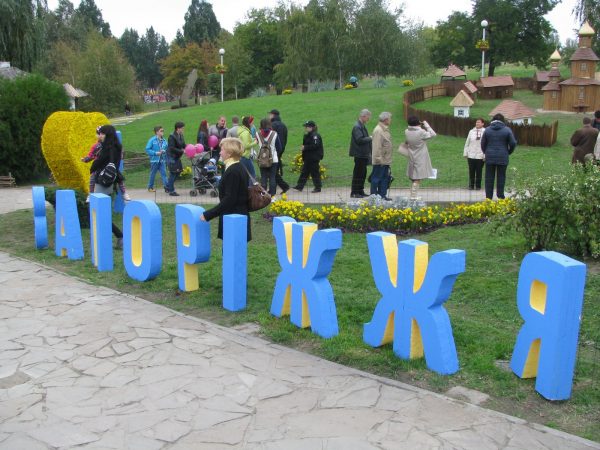 Запорожская чиновница поручила организацию праздника на День города своей лучшей подруге, выделив на это 700 тыс. гривен