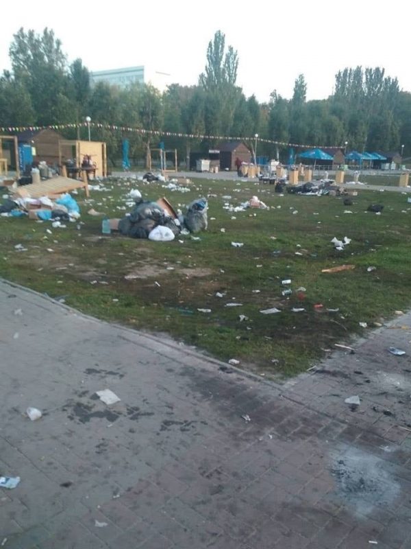 В Запорожье после гуляний горожане оставили более 10 тонн мусора (Фото)