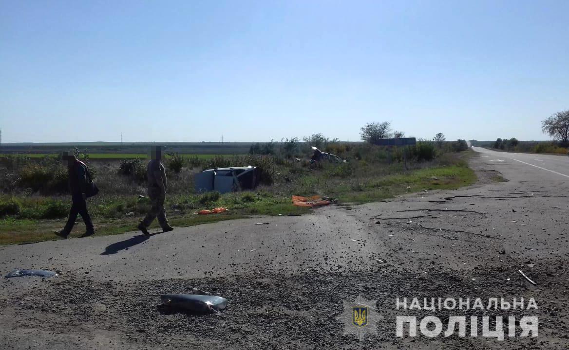 У Запорізькій області ДТП: автівки злетіли з дороги, постраждали 5 людей (фото)