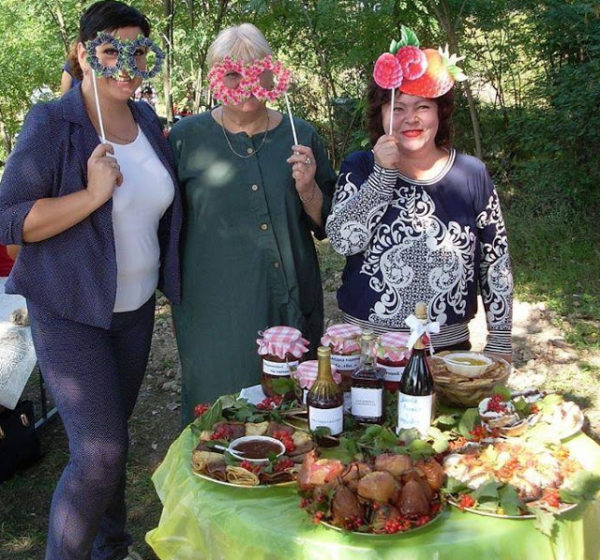 В Запорожской области провели Фестиваль счастливых ягод и открыли памятник малине (ФОТО)