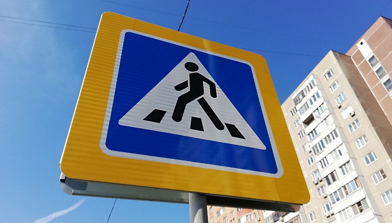 В Запорожской области дорожные знаки заменили на светоотражающие (Фото)