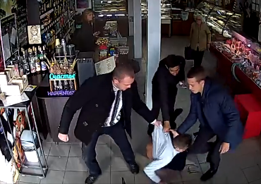 Трое на одного: в Запорожской области группа мужчин до бессознательного состояния избила грабителя