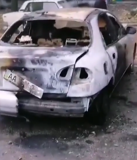 В Запорожье горели автомобили: в сети появилось видео