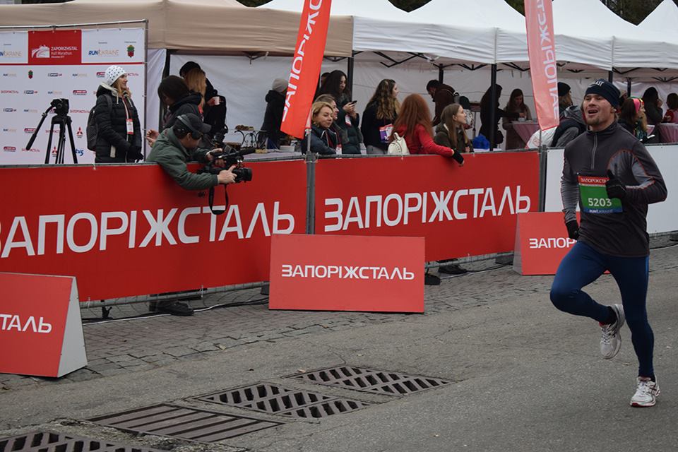 Легкоатлетический полумарафон в Запорожье получил более 400 тысяч гривен доходов городского КП