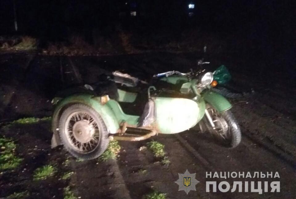 В Запорожской области мотоциклист в состоянии алкогольного опьянения попал в аварию: пассажир скончался на месте происшествия (Фото)