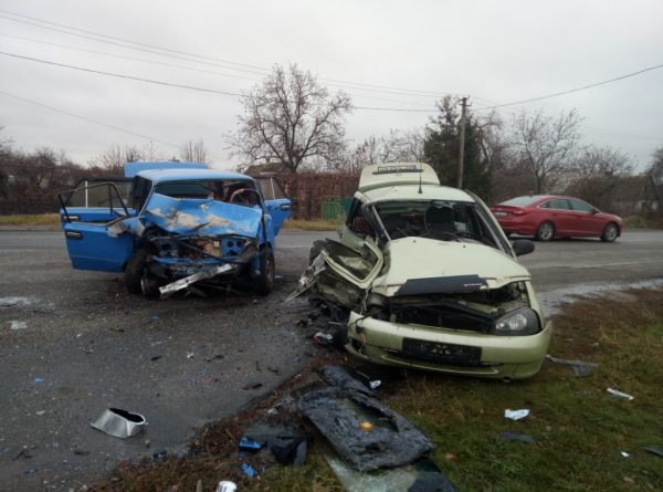 В Вольнянском районе Запорожской области столкнулись автомобили: двое погибших, троих – госпитализировали (Фото)