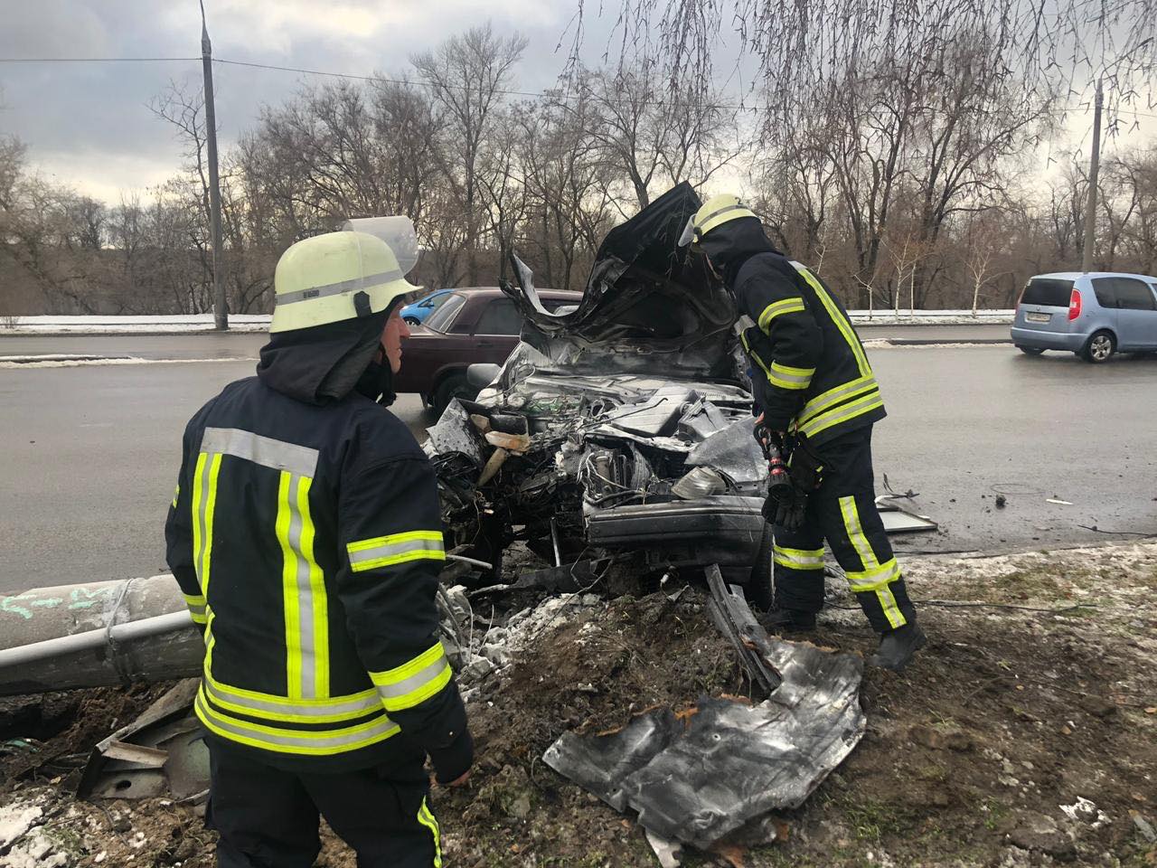 ДТП в Запорожье: автомобиль врезался в столб (Фото, видео)