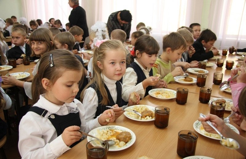 В Запорожье родители просят о бесплатном питании в школах