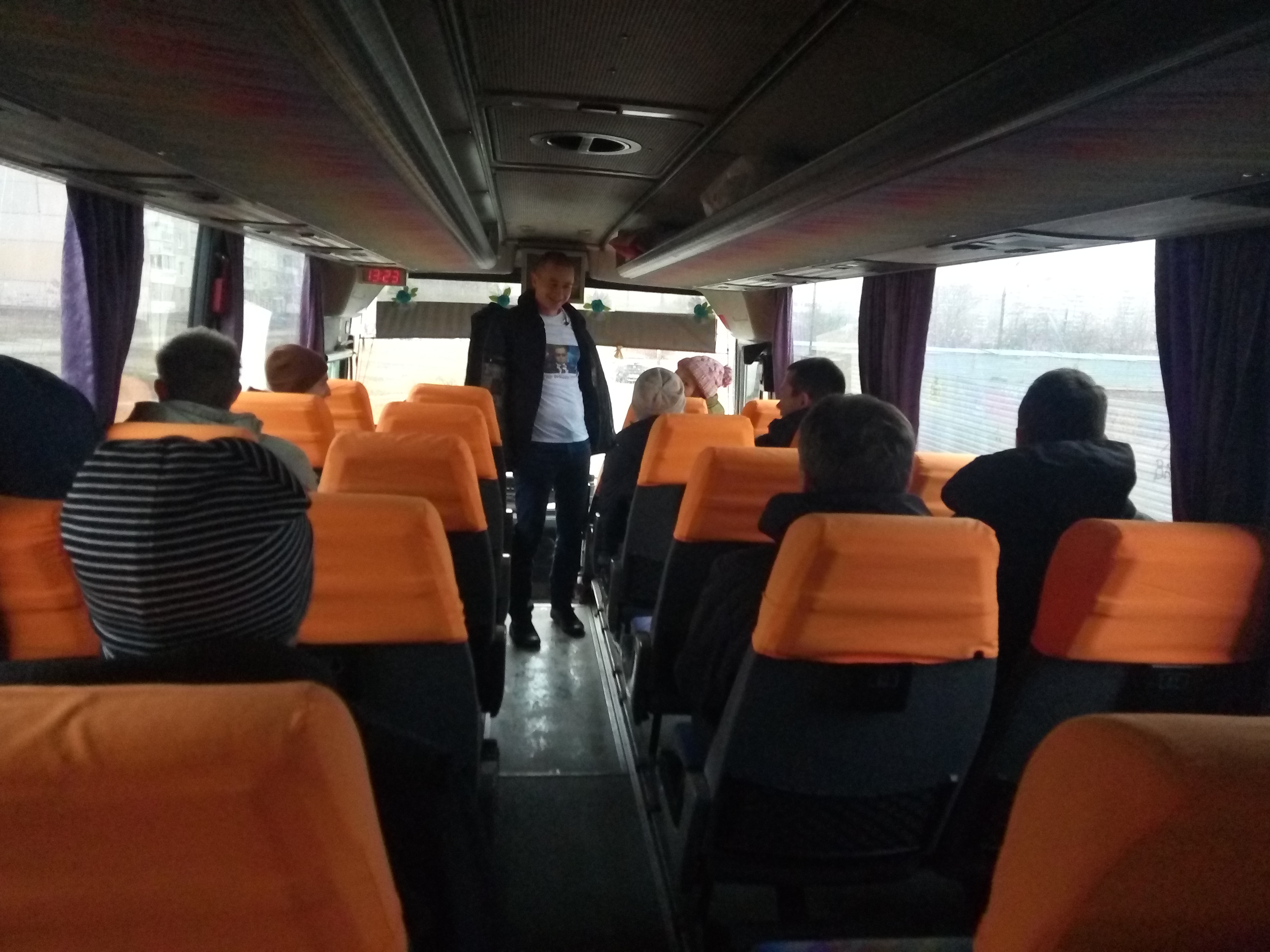 В Запорожье прошла автобусная экскурсия по местам коррупционной славы