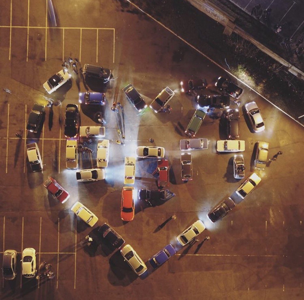Фотофакт: автомобилисты из Запорожской области выложили из машин символ города