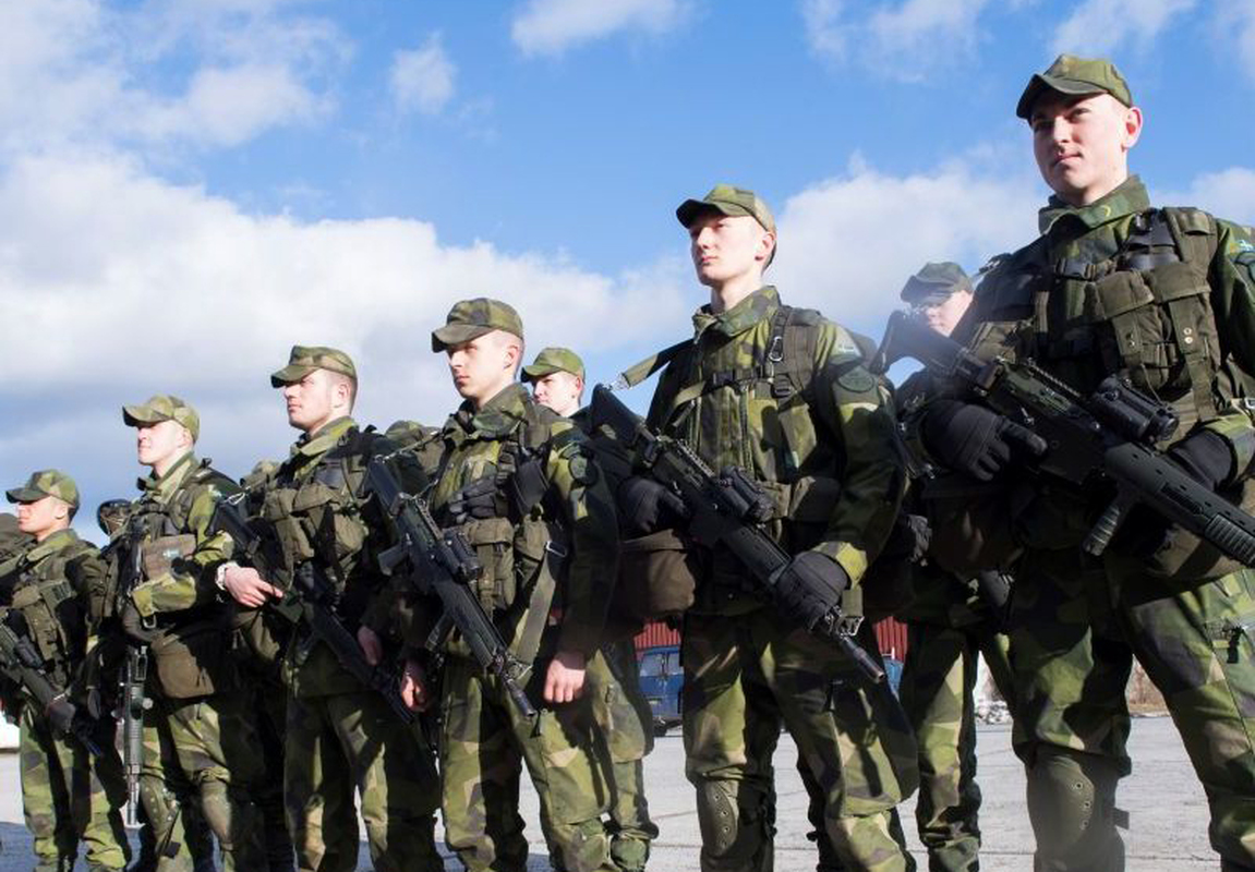 Глава Запорожской областной поздравил военнослужащих с Днем Вооруженных Сил Украины