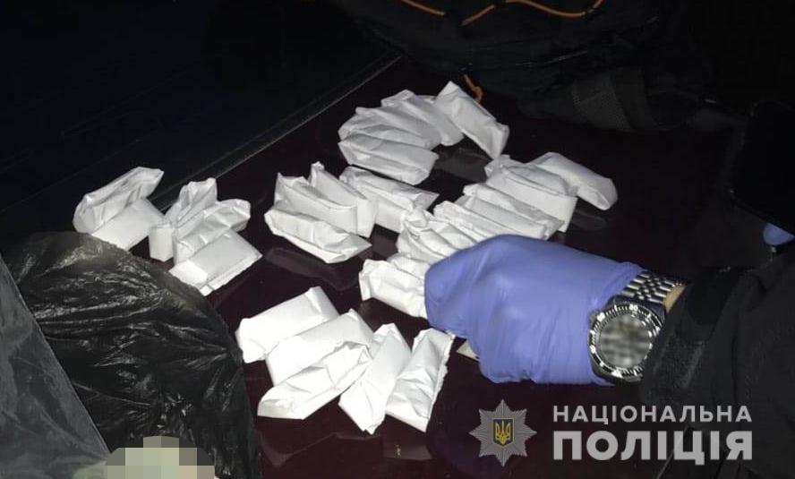 У Запоріжжі затримали наркодилера з крупною партією “трави” (фото)