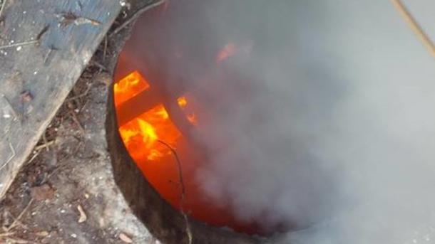 В Запорожье в шахте теплотрассы произошел пожар: спасатели нашли тела двух людей