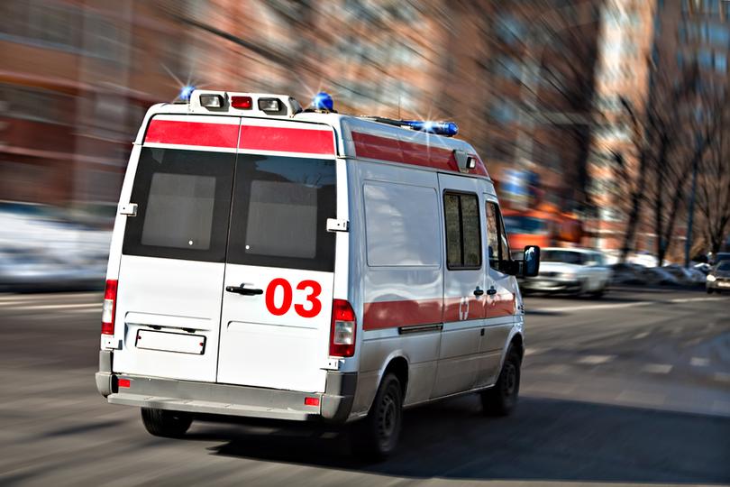 В Запорожье госпитализировали двоих мужчин, которые выпали из окна