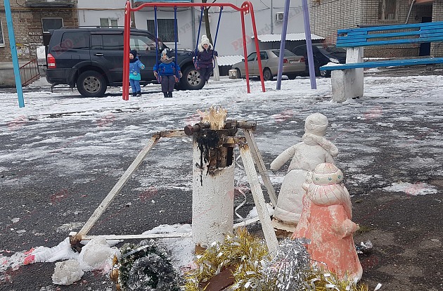 У Запорізькій області невідомі викрали 3-метрову прикрашену ялинку (фото)