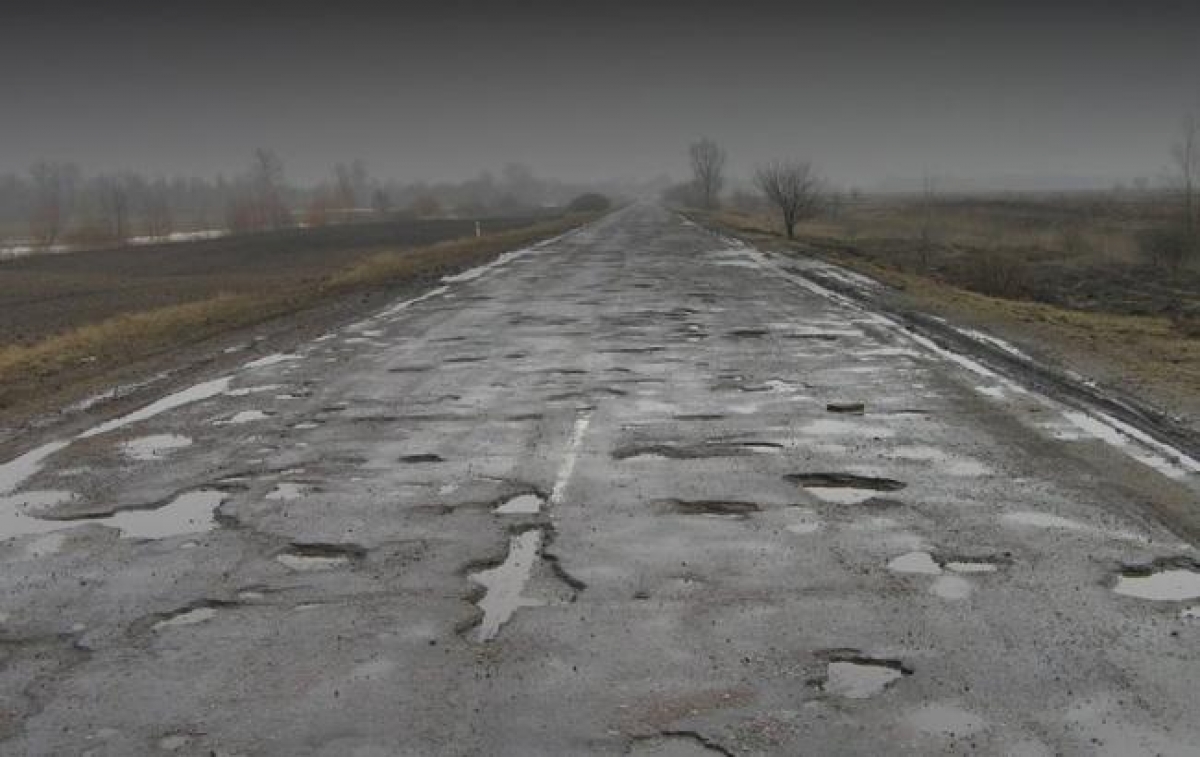 Плохое состояние дороги “Запорожье-Мариуполь” – первое, что увидела миссия ЕС (Видео)