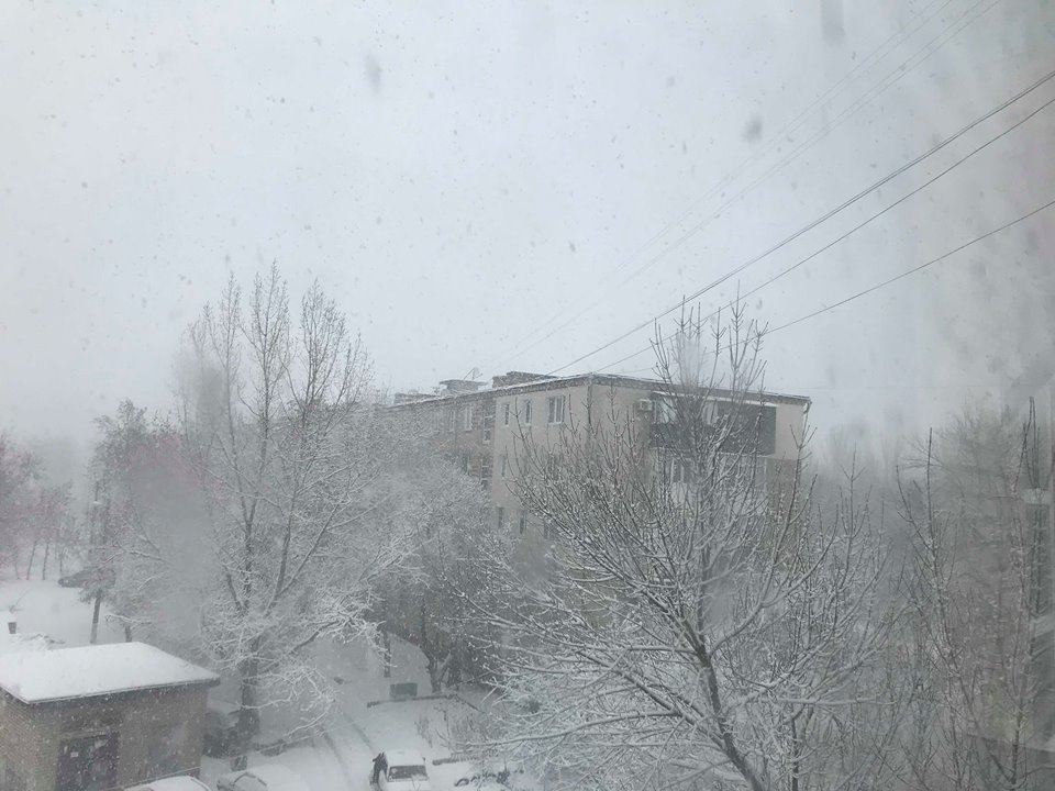 Фотофакт: Бердянск засыпает снегом
