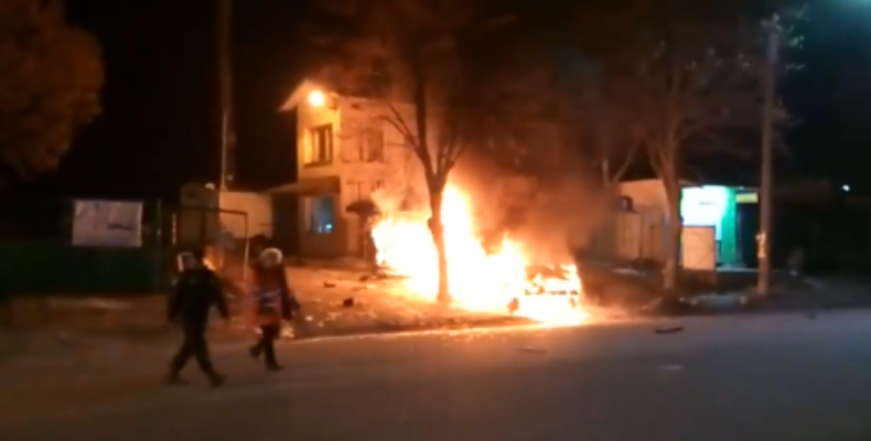В Запорожье после ДТП вспыхнул автомобиль (видео)
