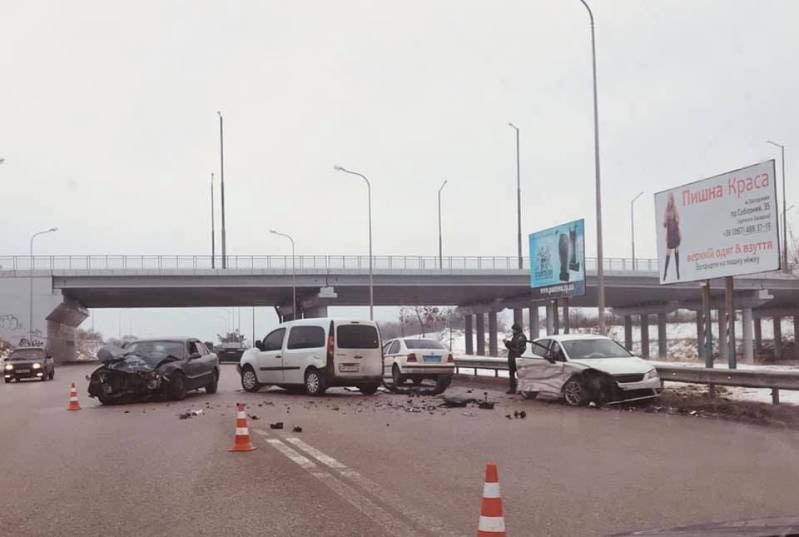 В утреннем ДТП в Запорожье пострадали три человека: подробности происшествия (Фото)