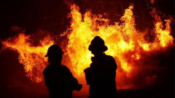 В Запорожской области из горящего дома достали четырех человек