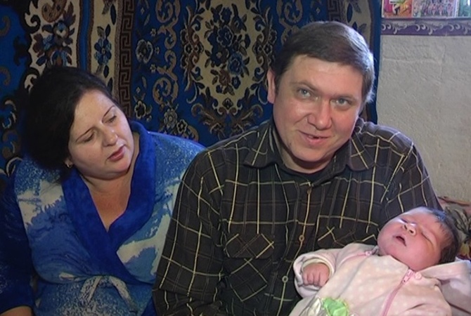 Многодетные родители младенца-богатыря с Запорожской области жалуются на отношение государства (Фото)