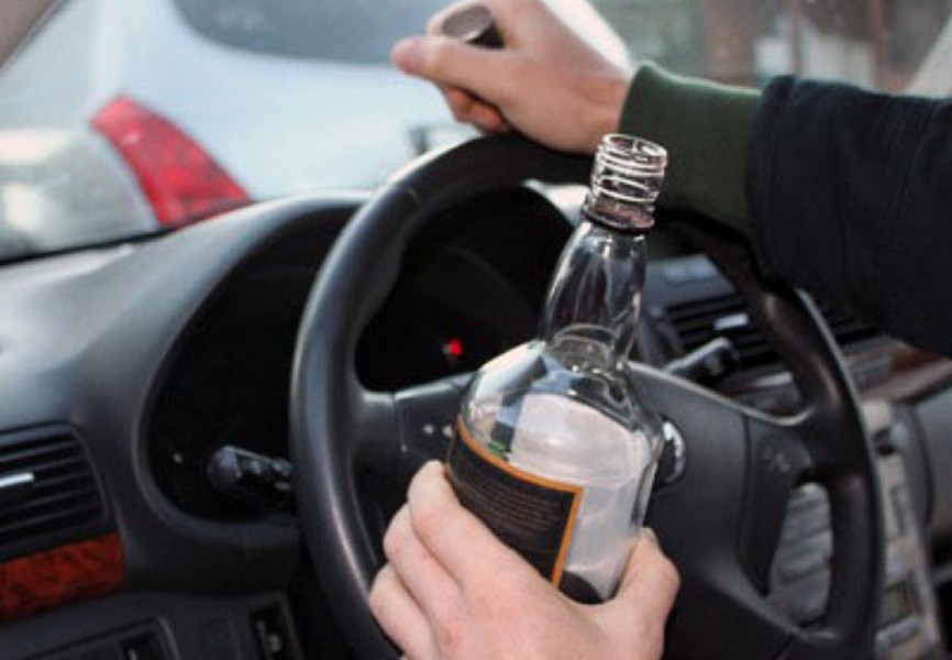 В Запорожье копы остановили пьяного водителя: норма алкоголя в крови превысила допустимую в 20 раз (Видео)