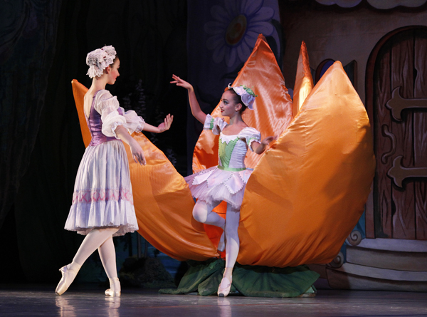 На выходных юных запорожцев приглашают посмотреть сказку-балет «Дюймовочка»