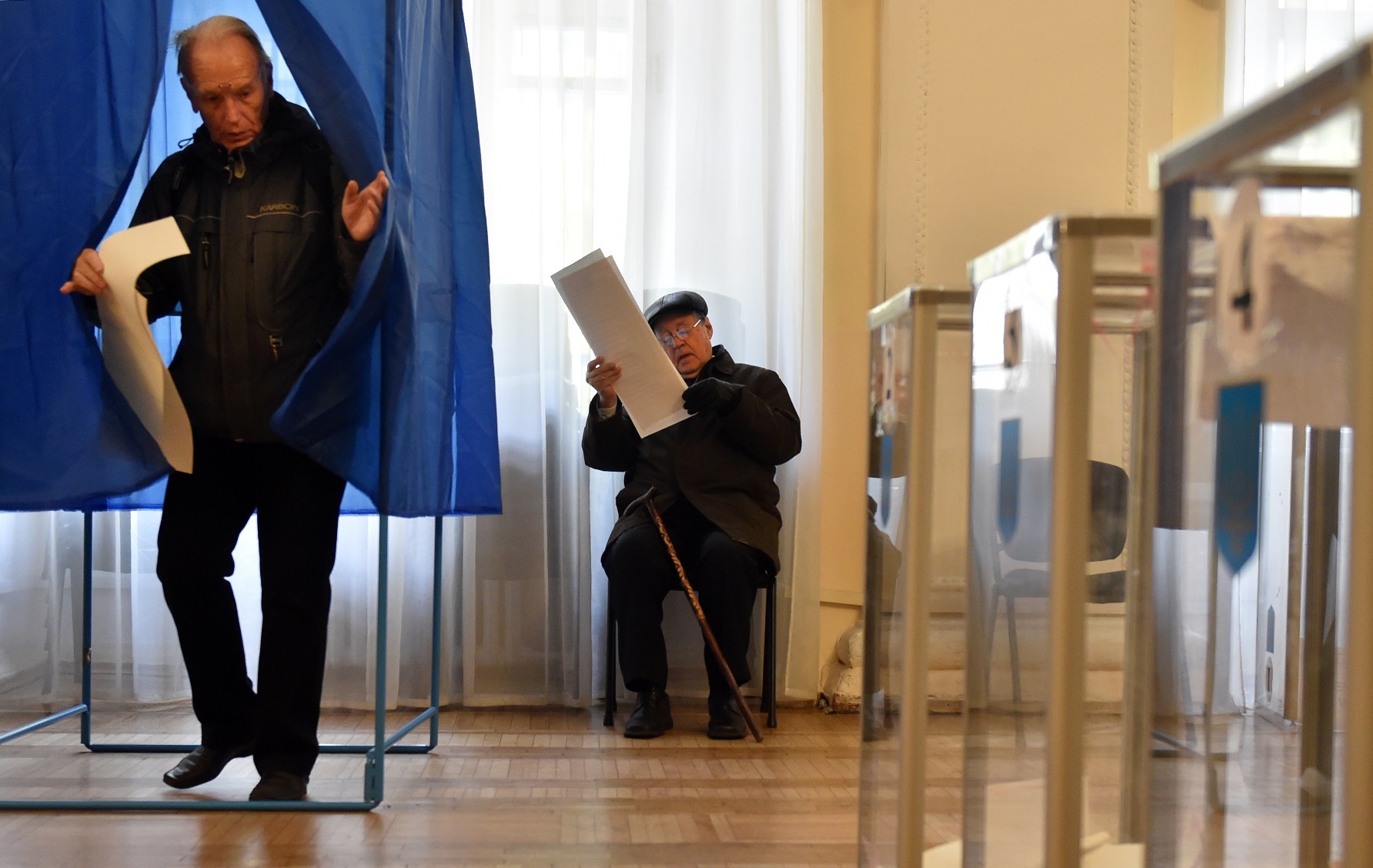 Кого из кандидатов поддерживают в 75 и 76 запорожских округах