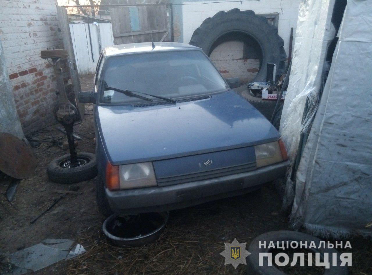 В Запорожской области двое мужчин угнали у местного жителя автомобиль