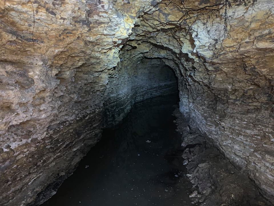 Блогер из Запорожской области изведал пещеры духоборов, которые жили в наших краях (Видео)