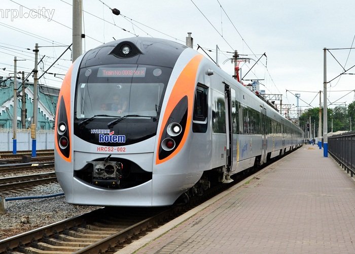 Між Запоріжжям та Маріуполем можуть курсувати швидкісні потяги Інтерсіті – міністр