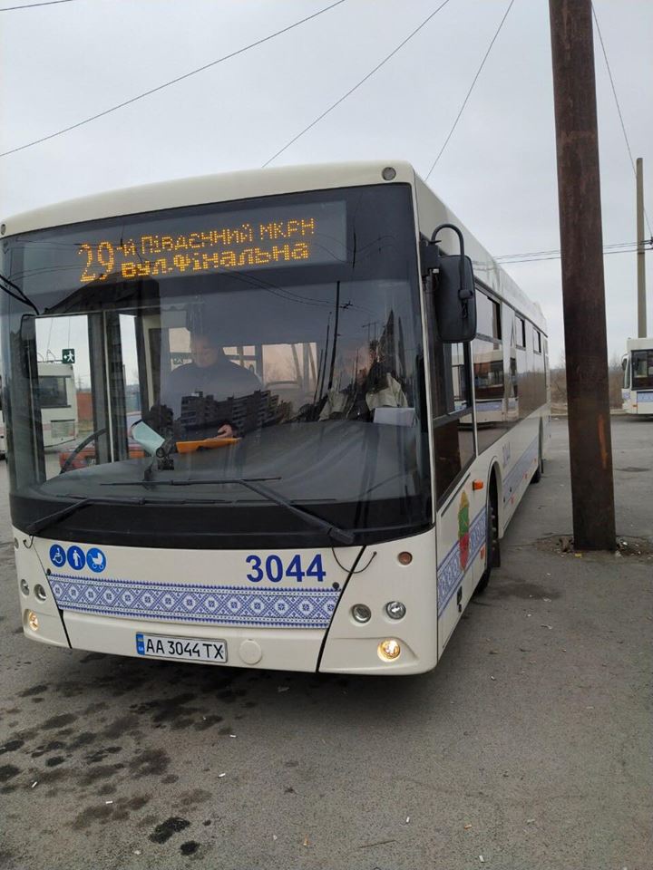 В Запорожье автобус, который вышел сегодня на рейс, попал в ДТП (Фото)