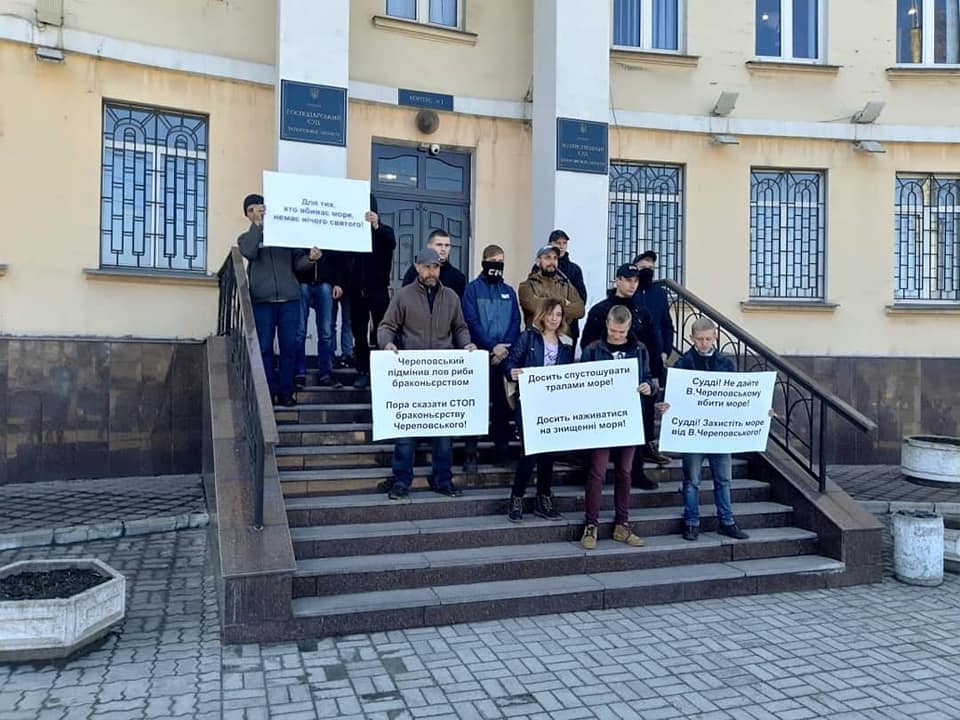 Запорожские активисты вышли на митинг против бердянского браконьера (Фото, видео)