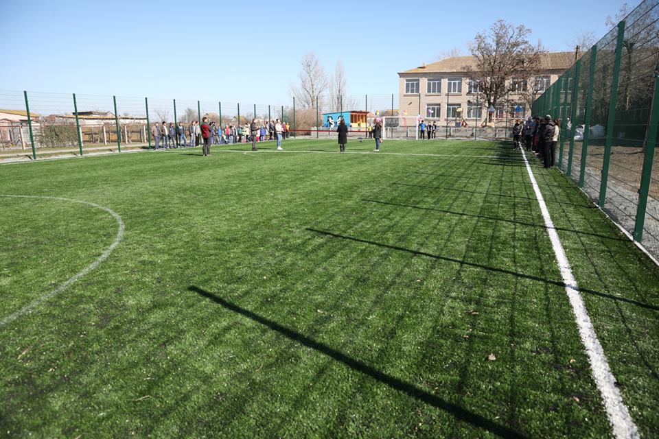В селе Запорожской области появилось новое футбольное поле за 1,5 миллиона гривен (Фото)