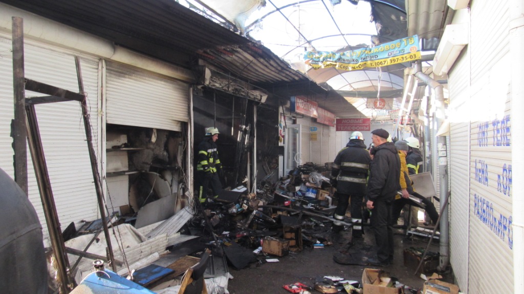 На запорожском рынке произошёл пожар (Видео)